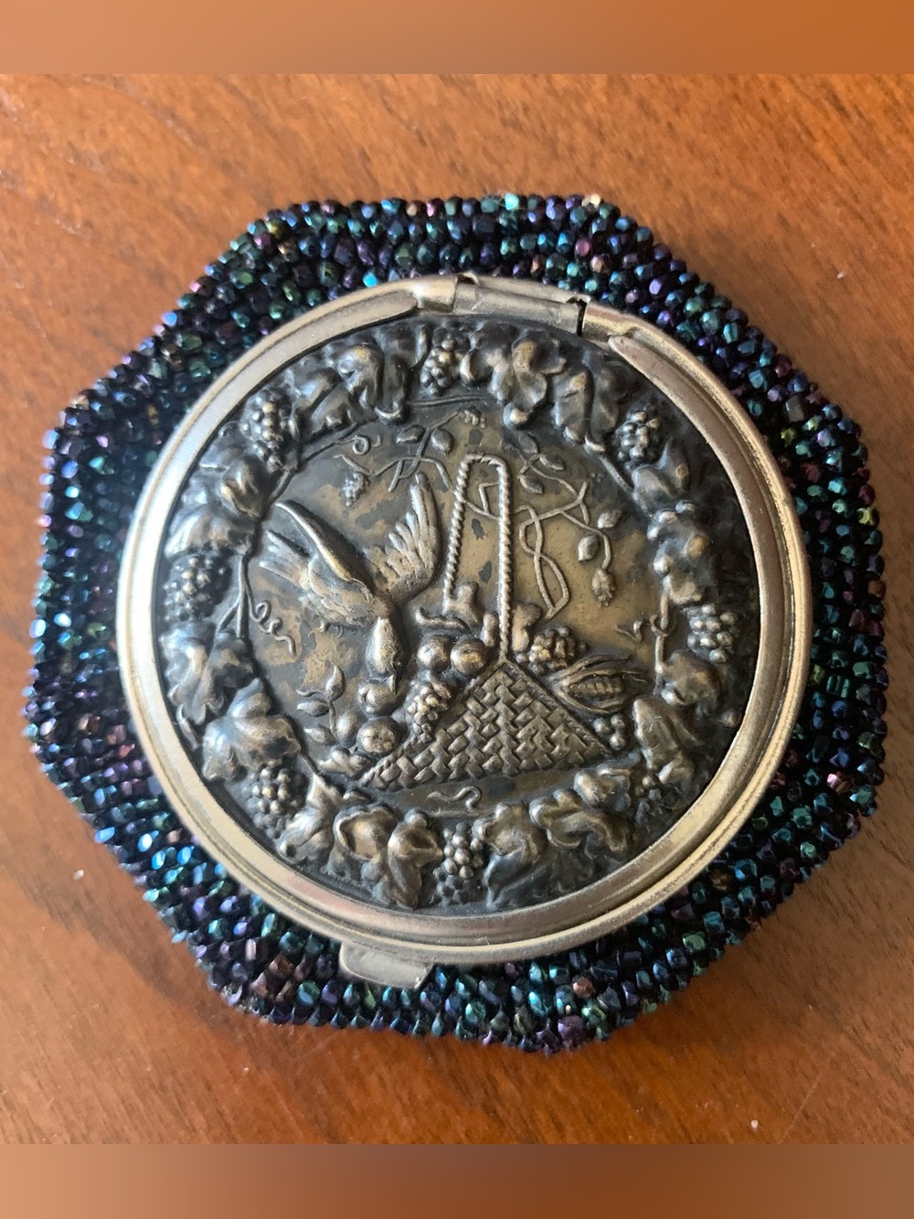 Antique Tam O’ Shanter art nouveau songbird & fruit grapes vines coin pouch